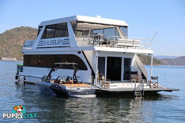 SALISBURY: Houseboat Holiday Home on Lake Eildon