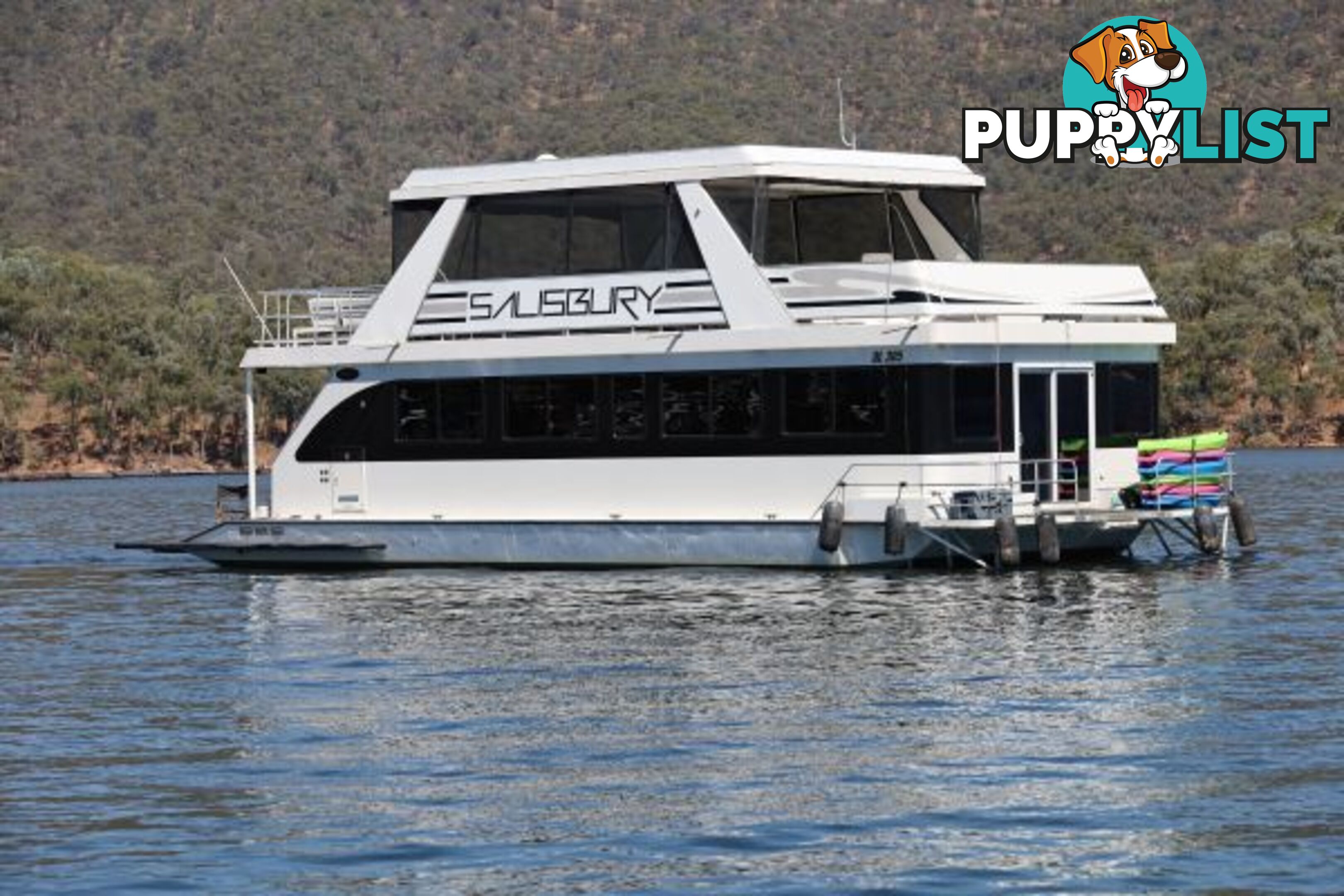 SALISBURY: Houseboat Holiday Home on Lake Eildon