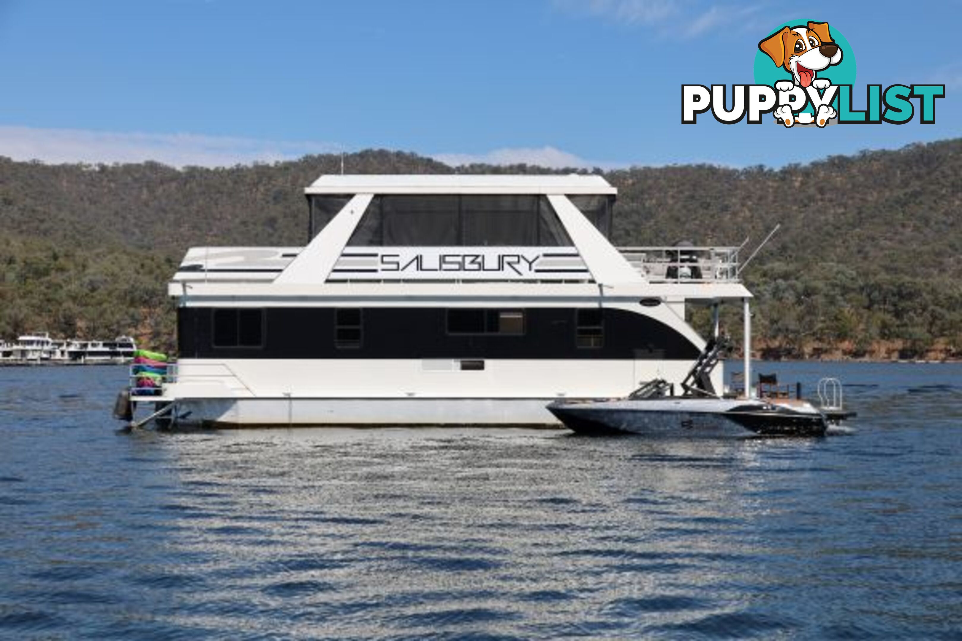 SALISBURY: Houseboat Holiday Home on Lake Eildon