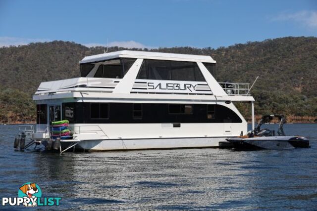 SALISBURY: Houseboat Holiday Home on Lake Eildon