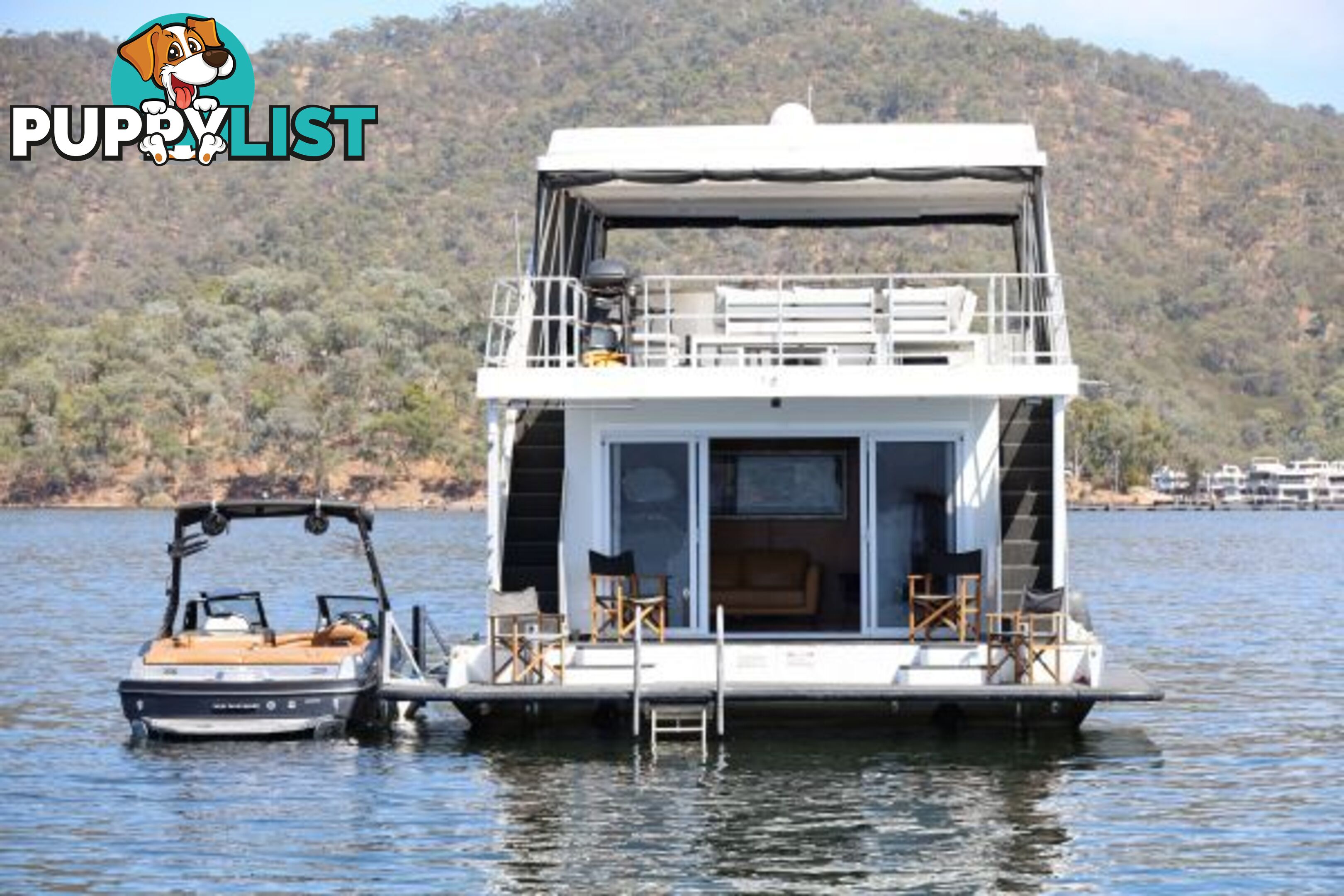 SALISBURY: Houseboat Holiday Home on Lake Eildon