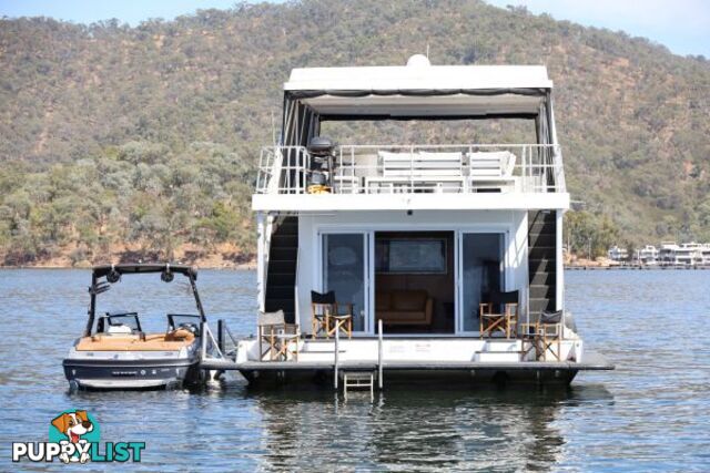 SALISBURY: Houseboat Holiday Home on Lake Eildon