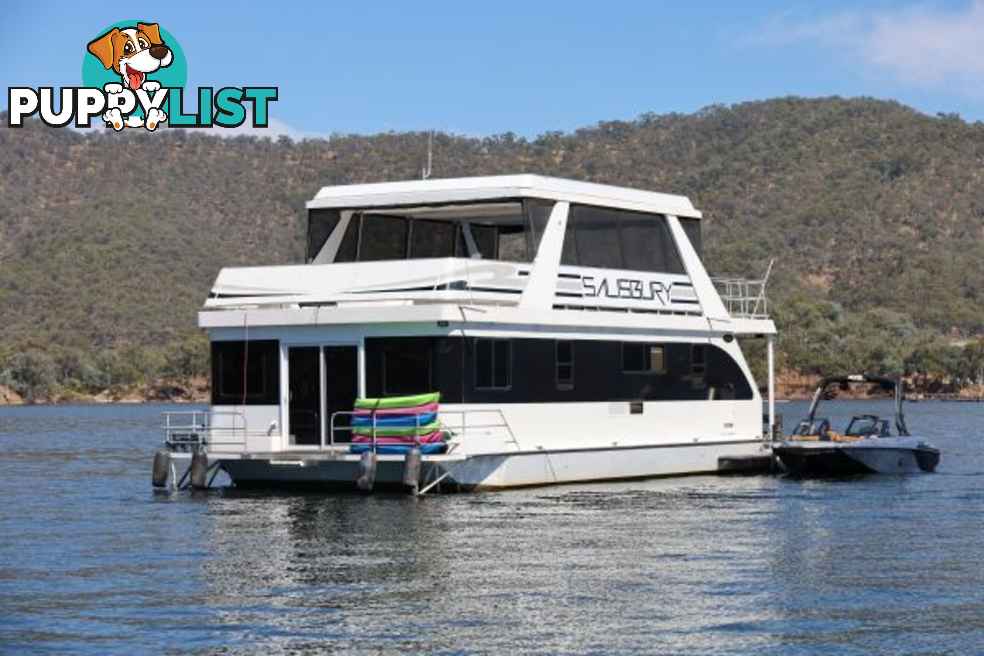 SALISBURY: Houseboat Holiday Home on Lake Eildon