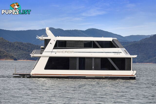 Arcadia Houseboat Holiday Home on Lake Eildon