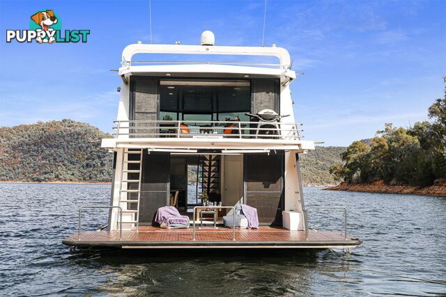 Arcadia Houseboat Holiday Home on Lake Eildon