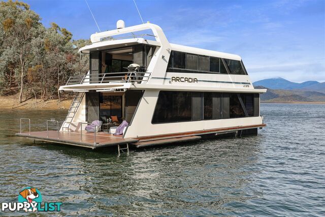 Arcadia Houseboat Holiday Home on Lake Eildon