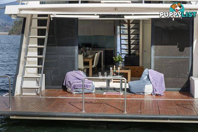 Arcadia Houseboat Holiday Home on Lake Eildon