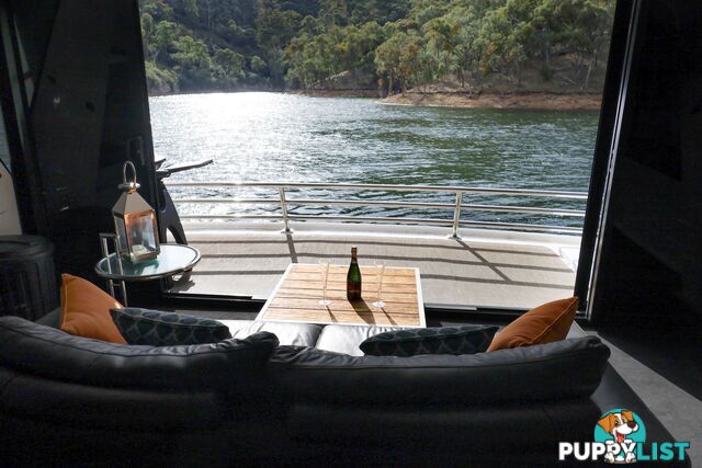 Arcadia Houseboat Holiday Home on Lake Eildon