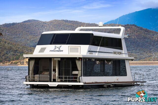 Arcadia Houseboat Holiday Home on Lake Eildon