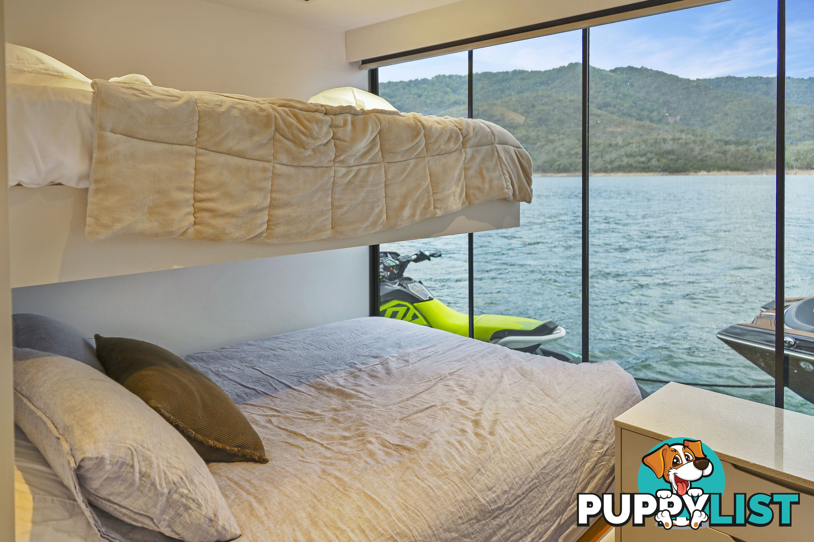 Legacy Houseboat Holiday Home on Lake Eildon