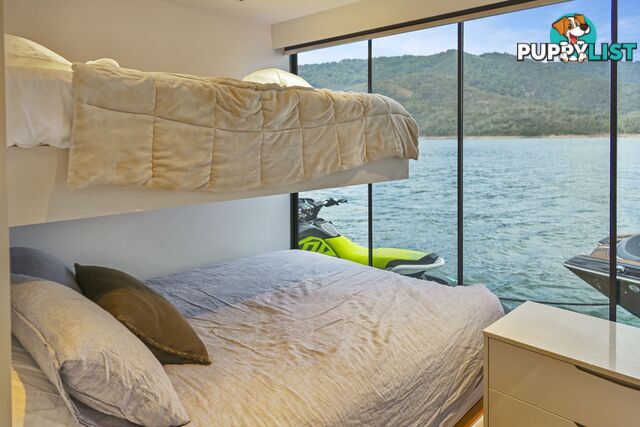 Legacy Houseboat Holiday Home on Lake Eildon