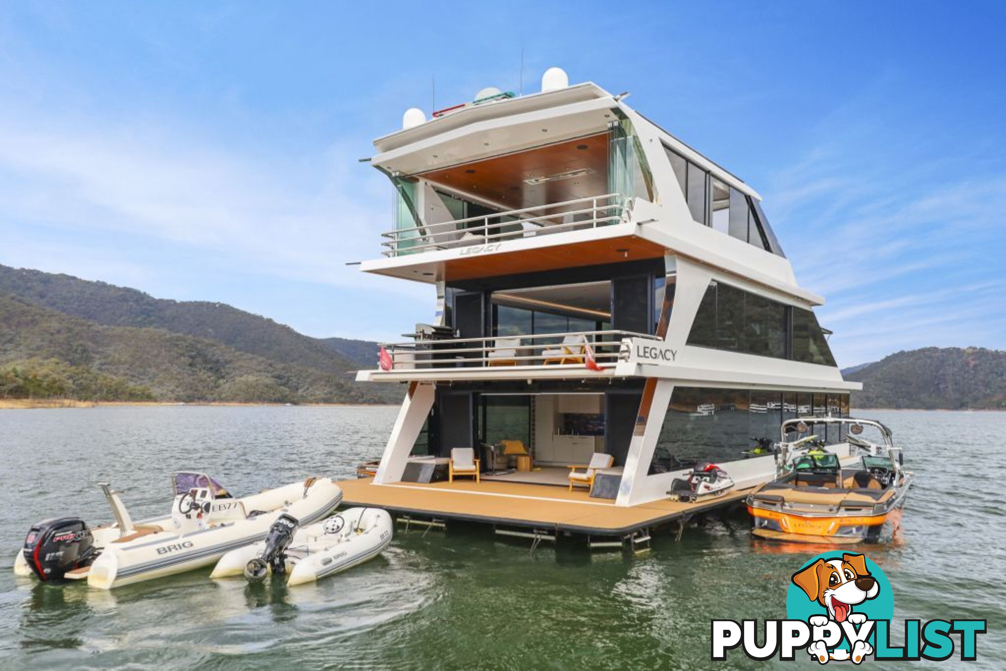 Legacy Houseboat Holiday Home on Lake Eildon