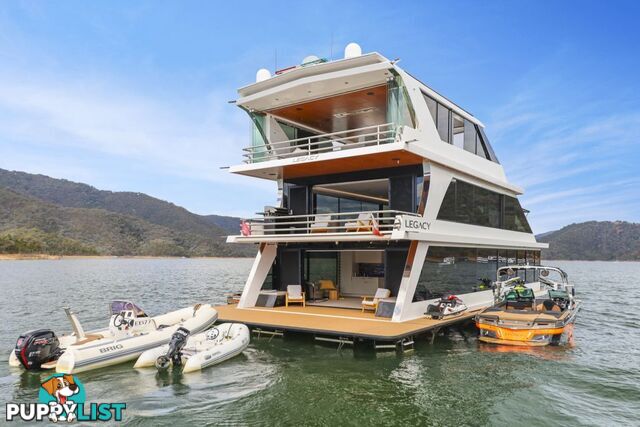 Legacy Houseboat Holiday Home on Lake Eildon