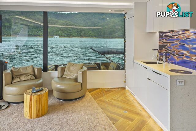 Legacy Houseboat Holiday Home on Lake Eildon