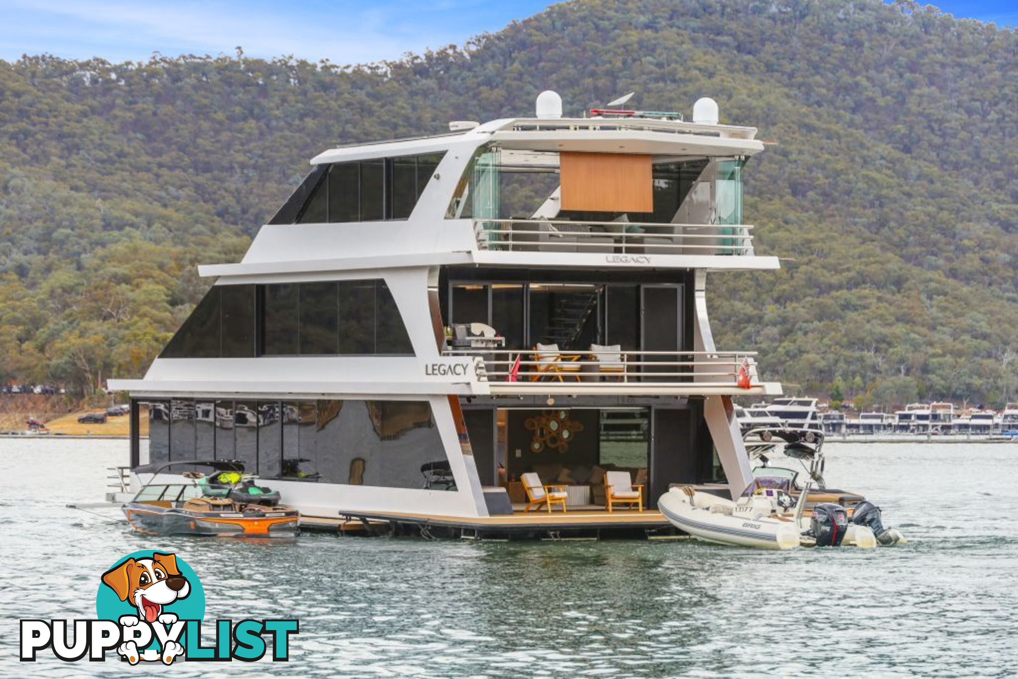 Legacy Houseboat Holiday Home on Lake Eildon