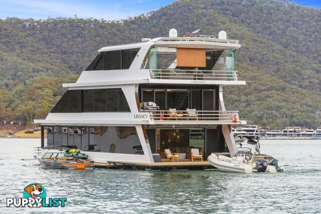 Legacy Houseboat Holiday Home on Lake Eildon