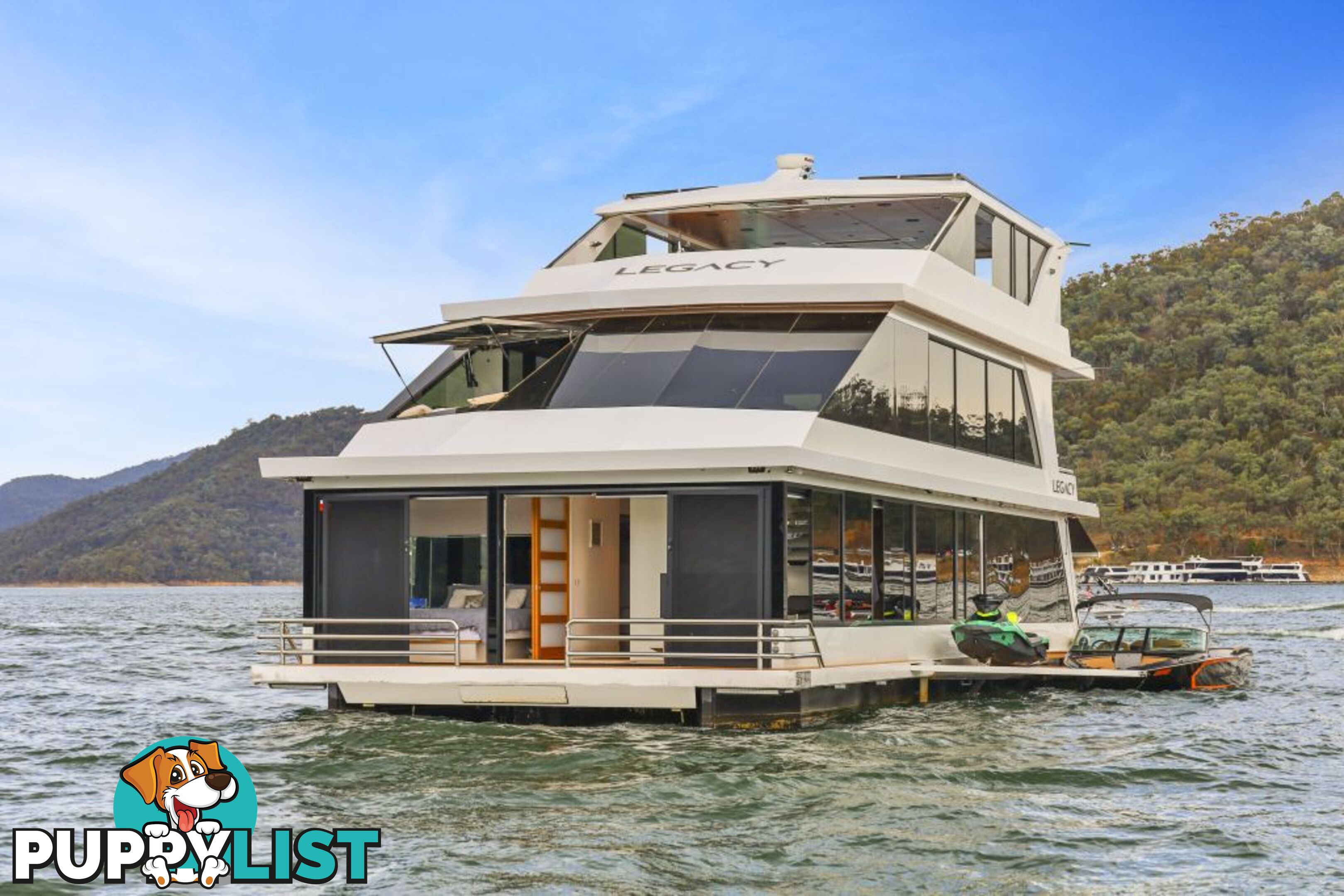 Legacy Houseboat Holiday Home on Lake Eildon