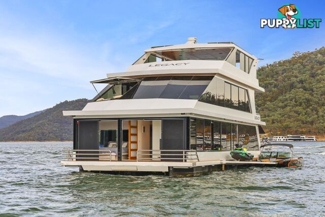 Legacy Houseboat Holiday Home on Lake Eildon