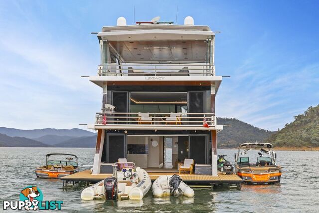 Legacy Houseboat Holiday Home on Lake Eildon