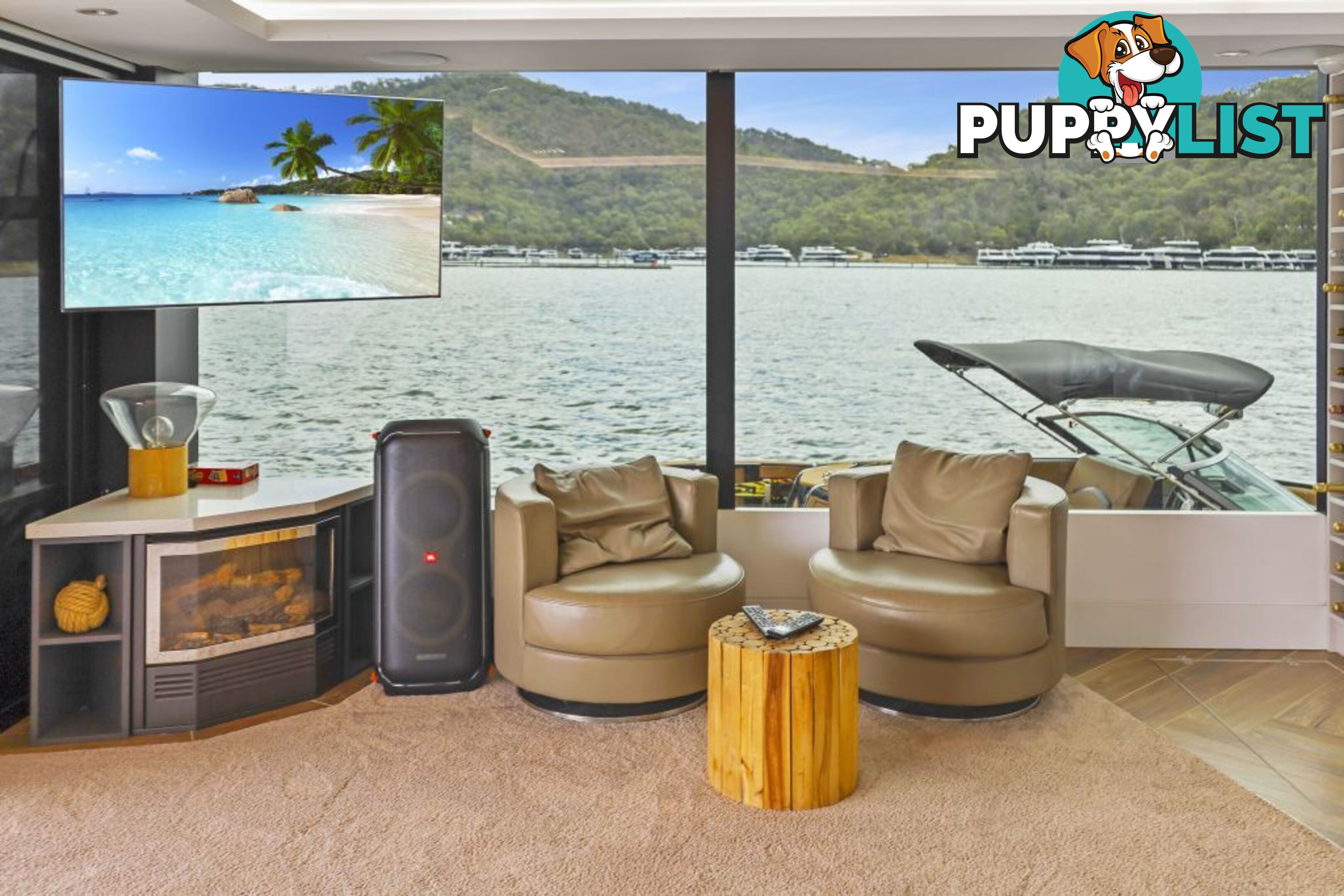 Legacy Houseboat Holiday Home on Lake Eildon