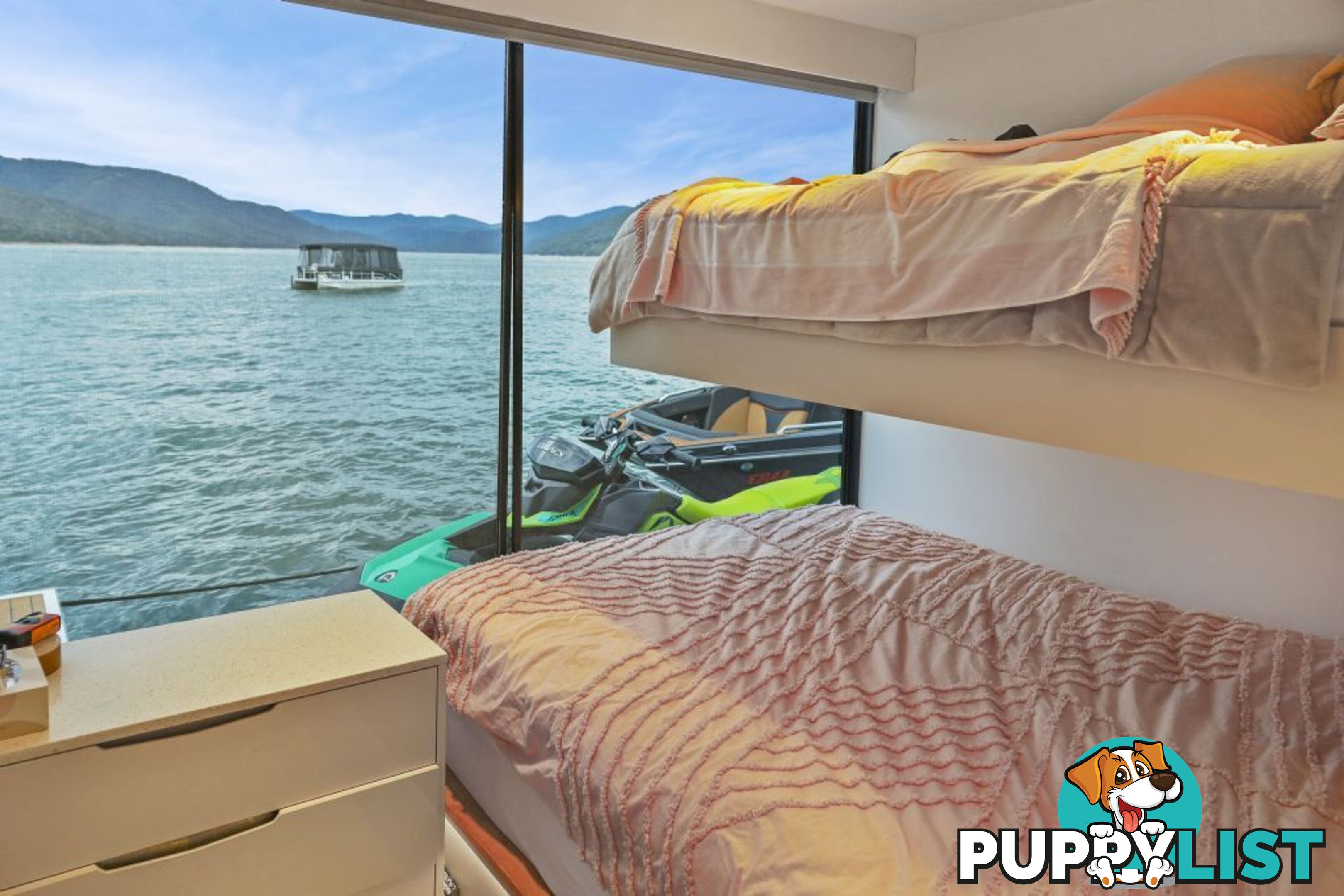 Legacy Houseboat Holiday Home on Lake Eildon