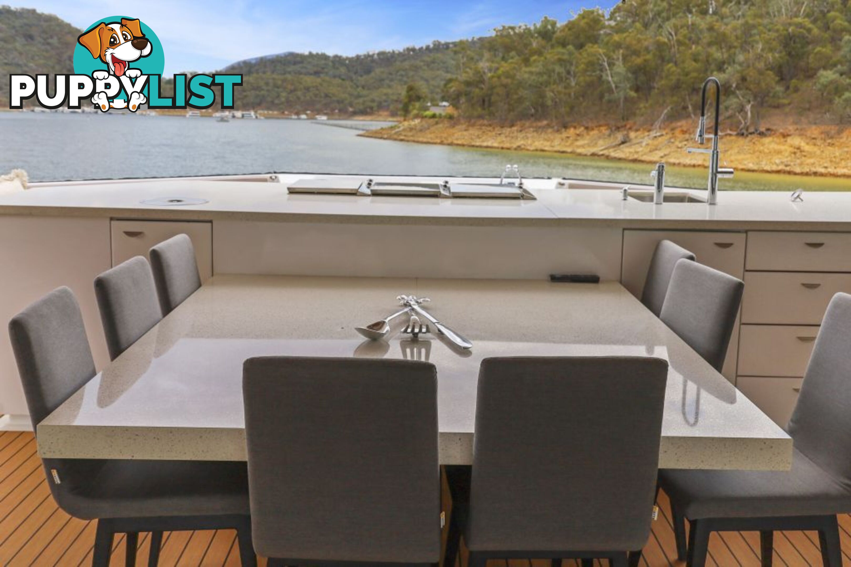 Legacy Houseboat Holiday Home on Lake Eildon