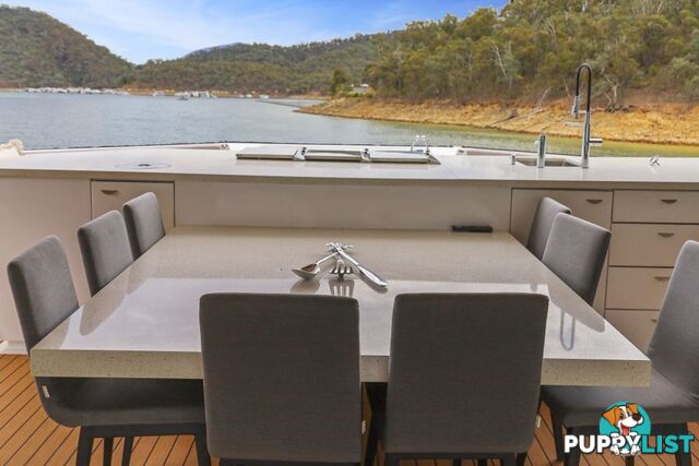 Legacy Houseboat Holiday Home on Lake Eildon