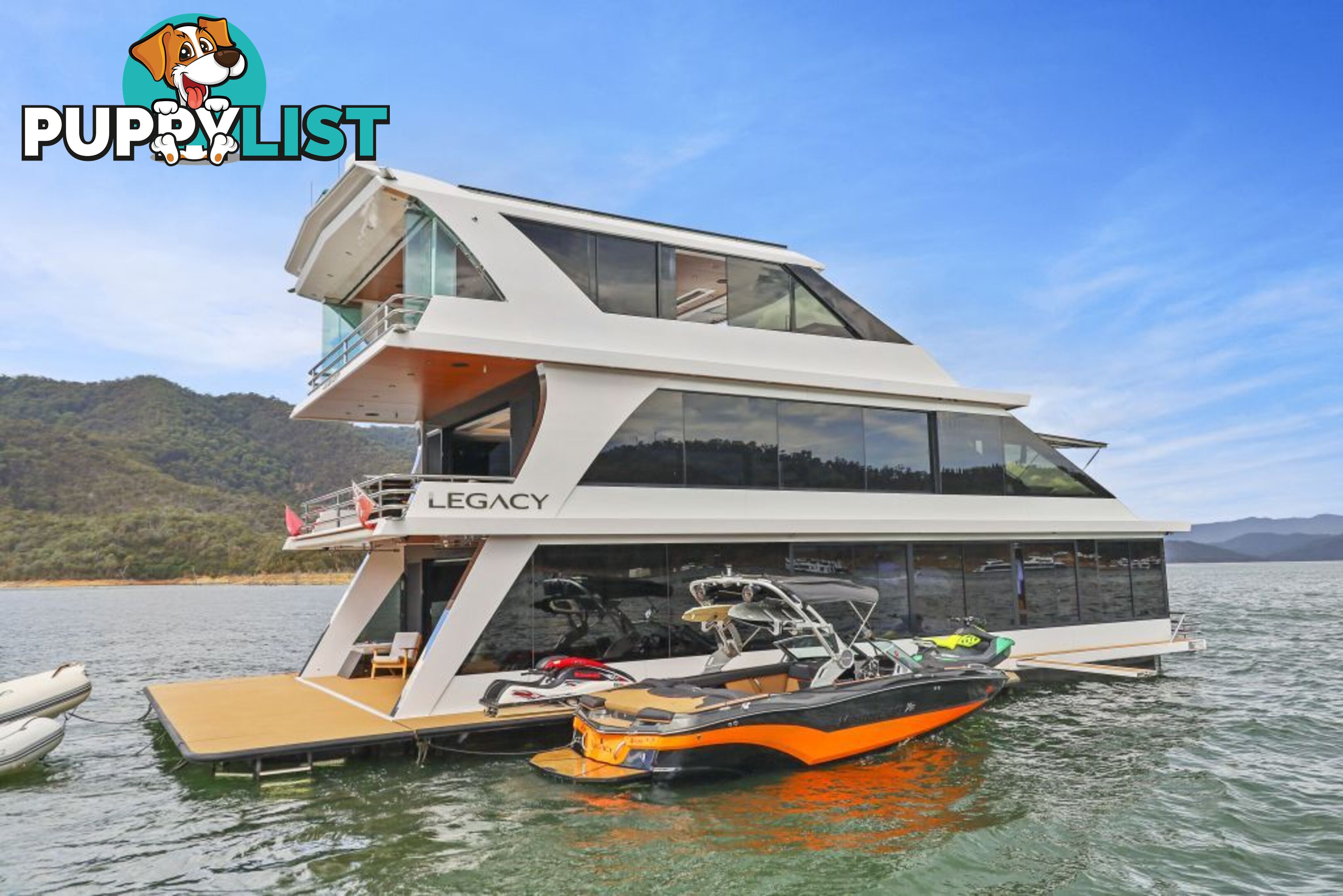 Legacy Houseboat Holiday Home on Lake Eildon