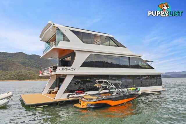 Legacy Houseboat Holiday Home on Lake Eildon