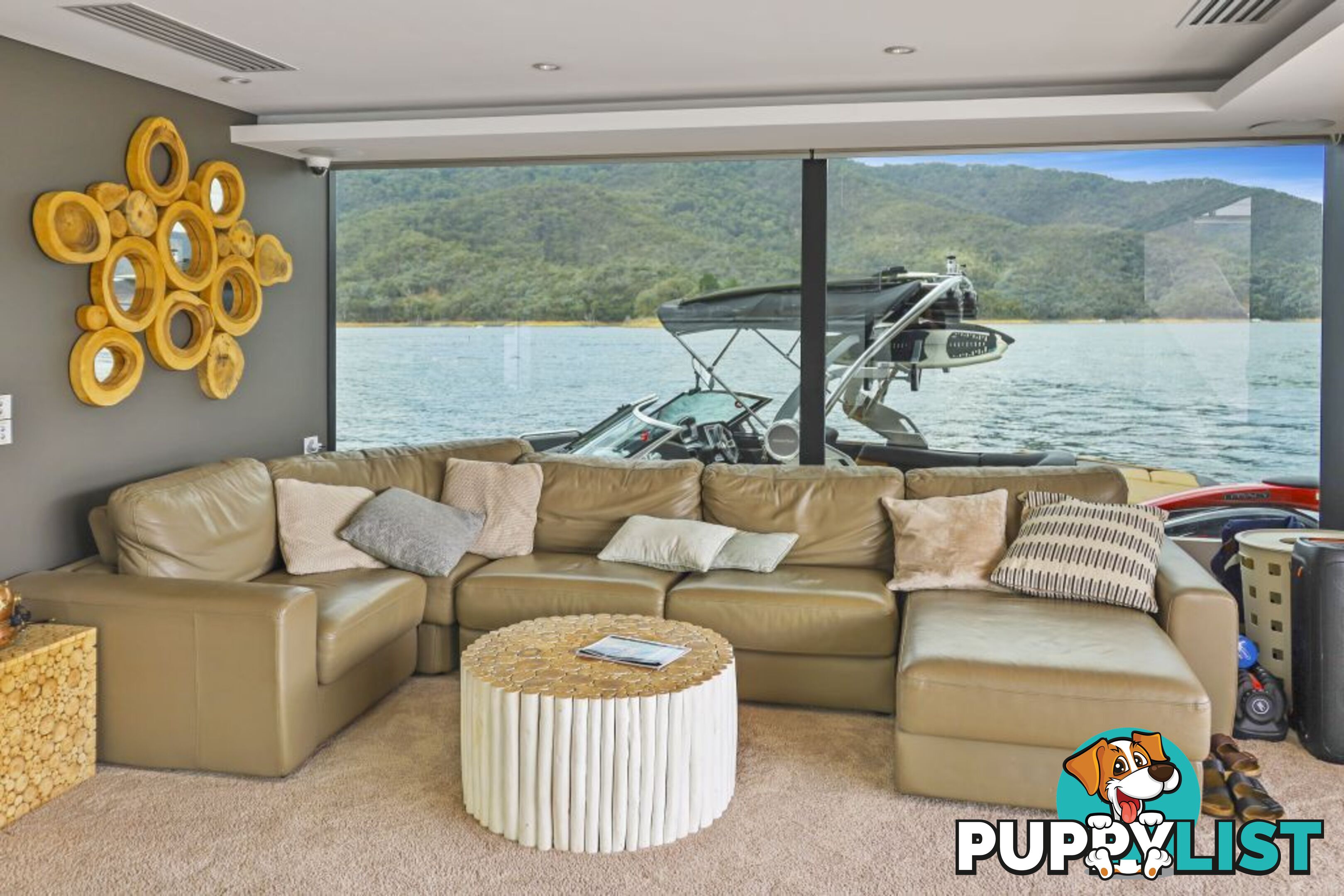 Legacy Houseboat Holiday Home on Lake Eildon