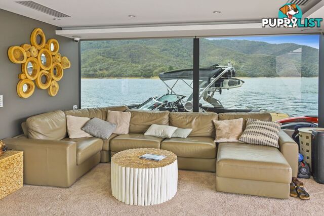 Legacy Houseboat Holiday Home on Lake Eildon