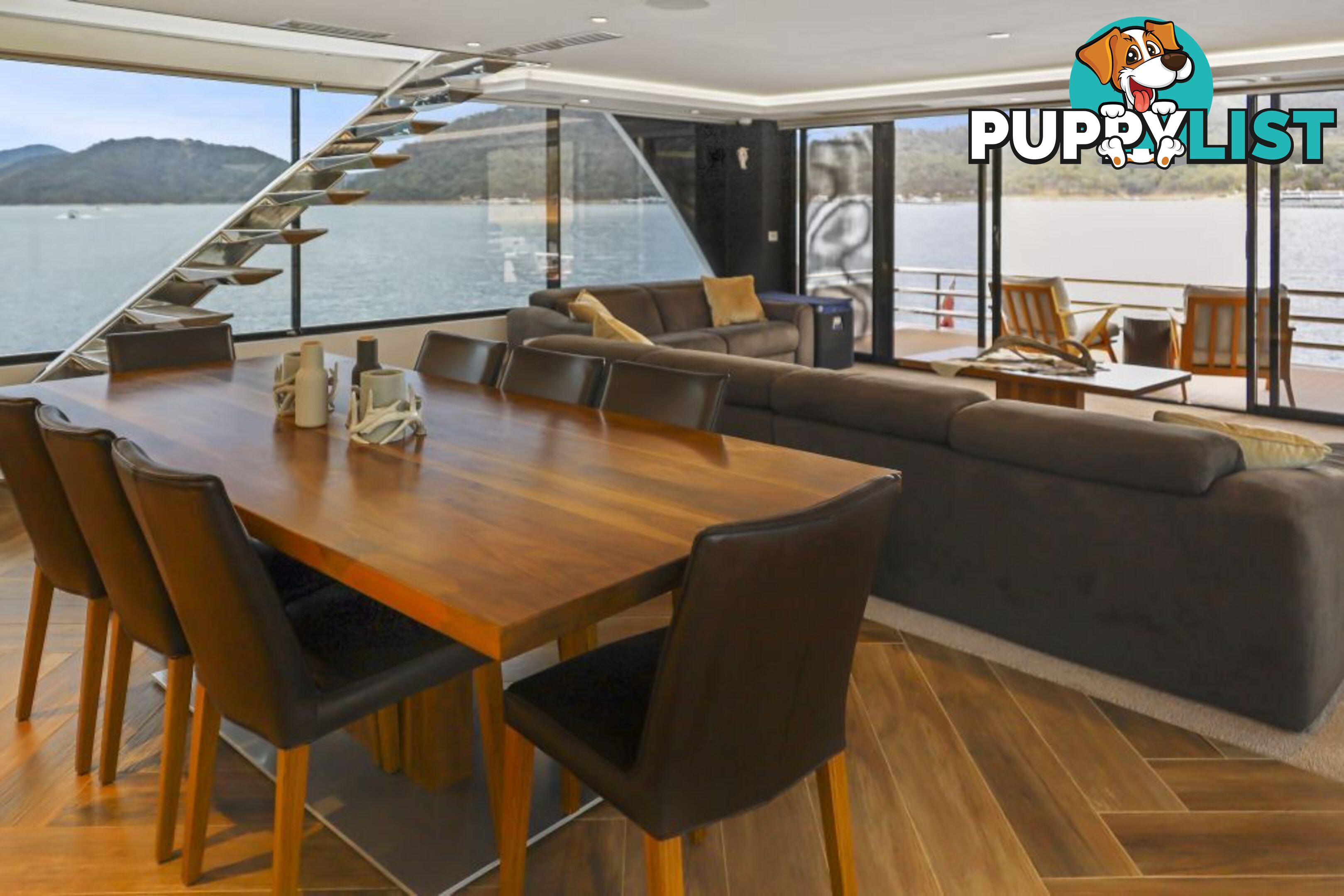 Legacy Houseboat Holiday Home on Lake Eildon