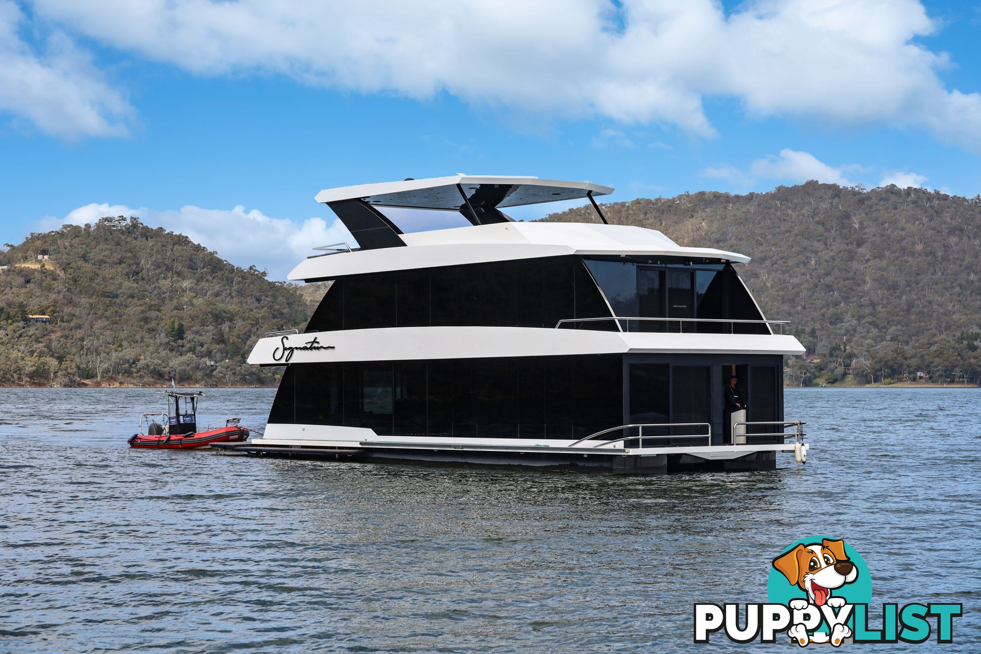 Signature Houseboat Holiday Home on Lake Eildon