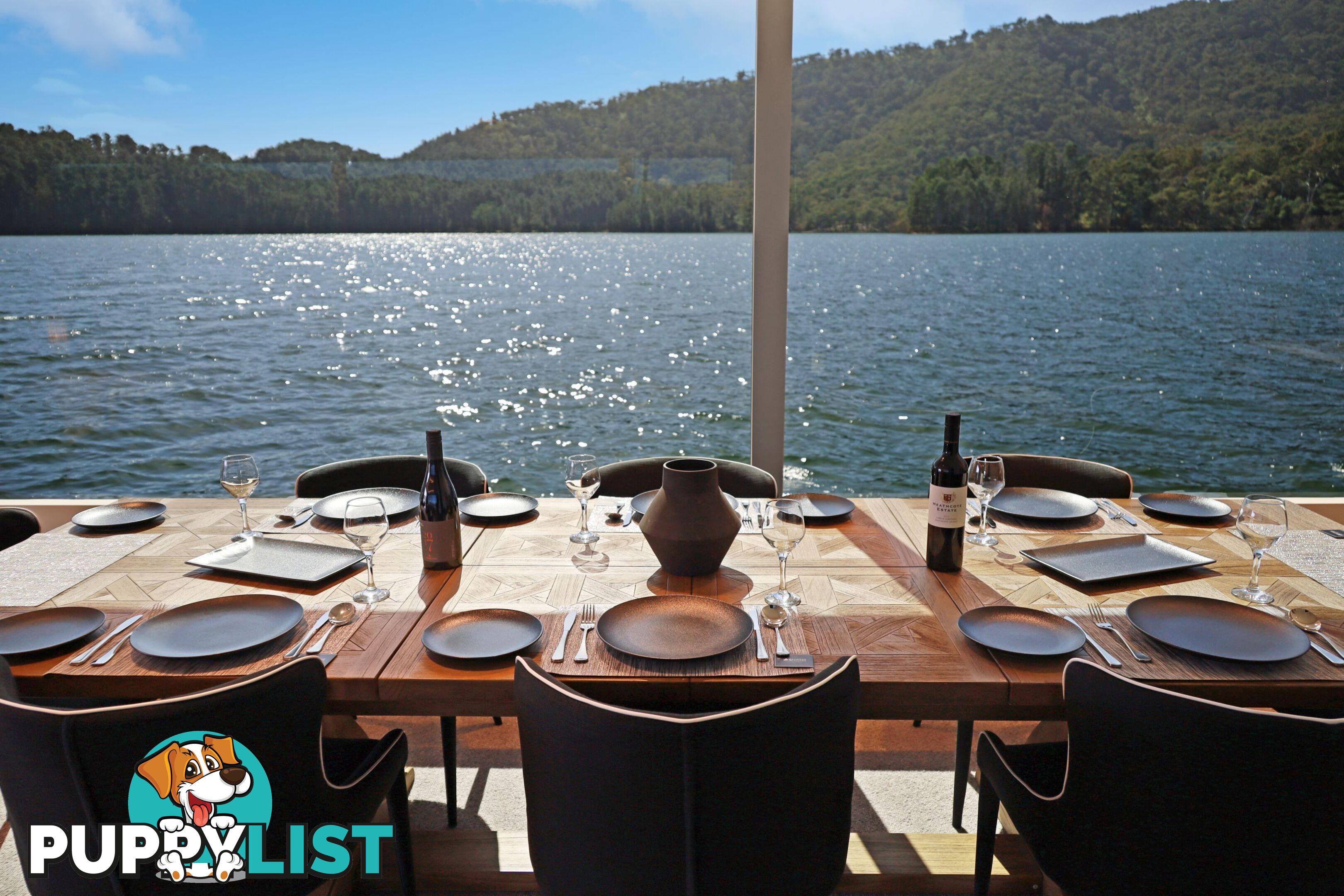 Signature Houseboat Holiday Home on Lake Eildon