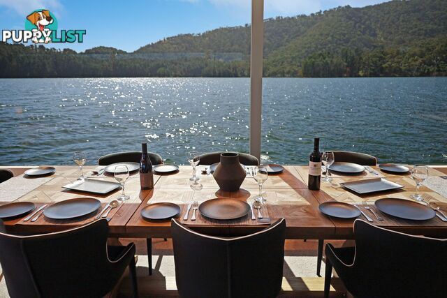 Signature Houseboat Holiday Home on Lake Eildon