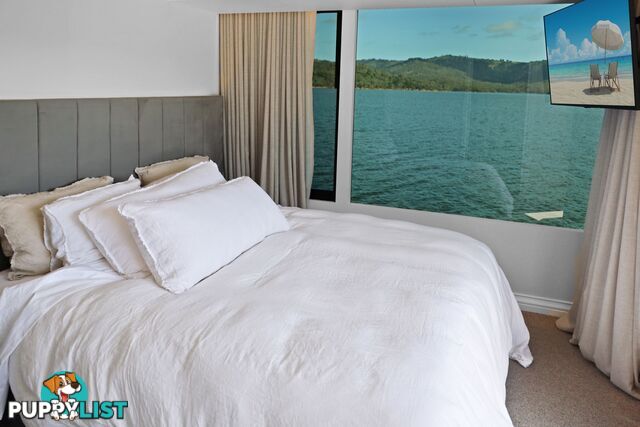 Signature Houseboat Holiday Home on Lake Eildon