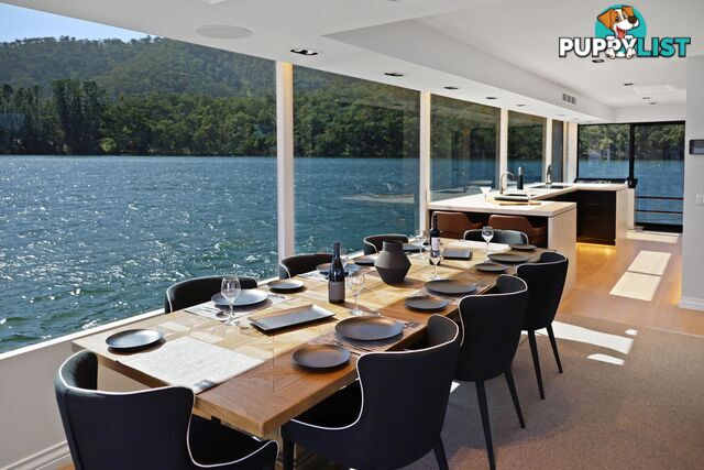 Signature Houseboat Holiday Home on Lake Eildon