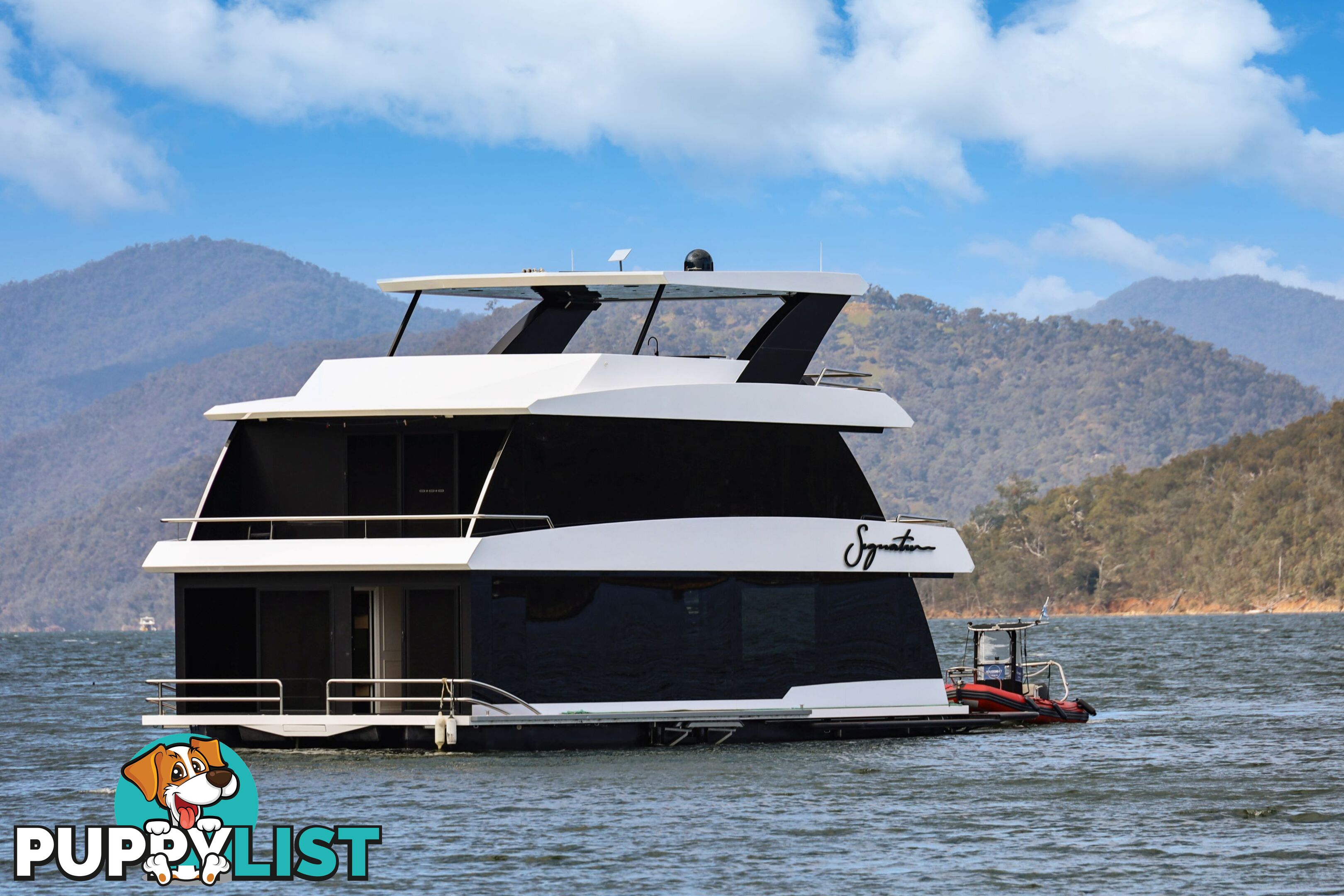 Signature Houseboat Holiday Home on Lake Eildon