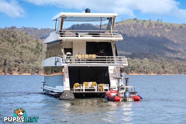 Signature Houseboat Holiday Home on Lake Eildon