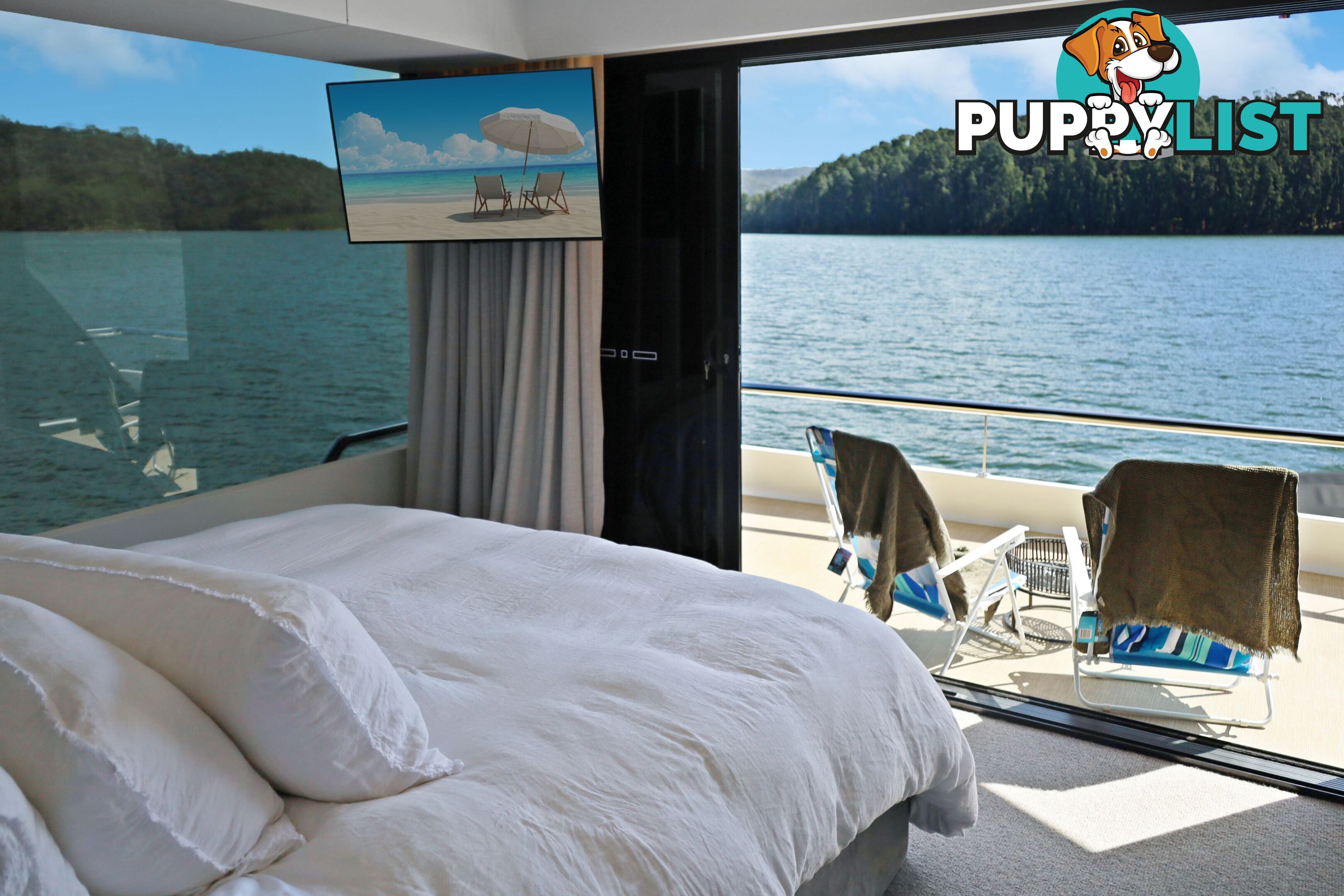 Signature Houseboat Holiday Home on Lake Eildon