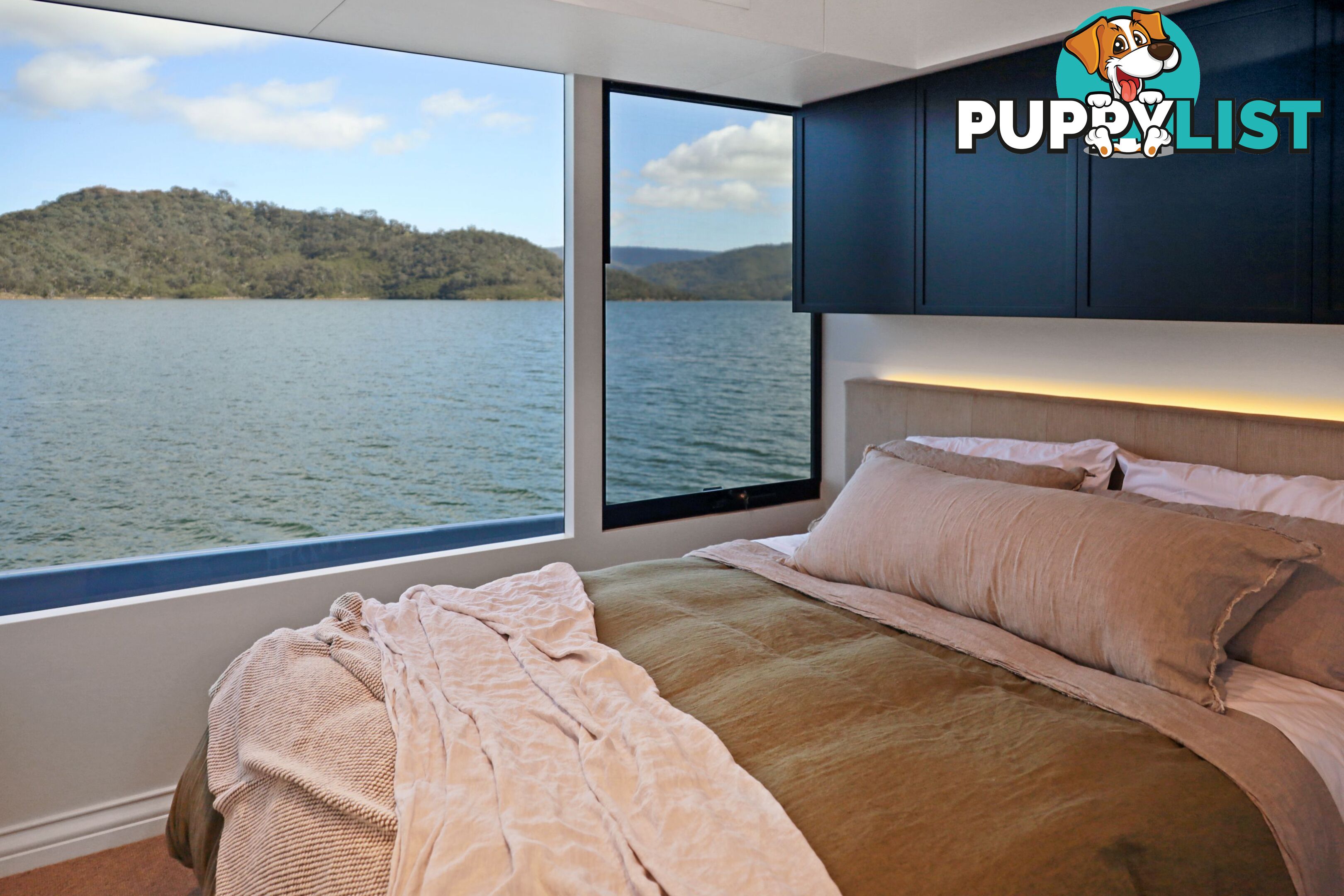 Signature Houseboat Holiday Home on Lake Eildon