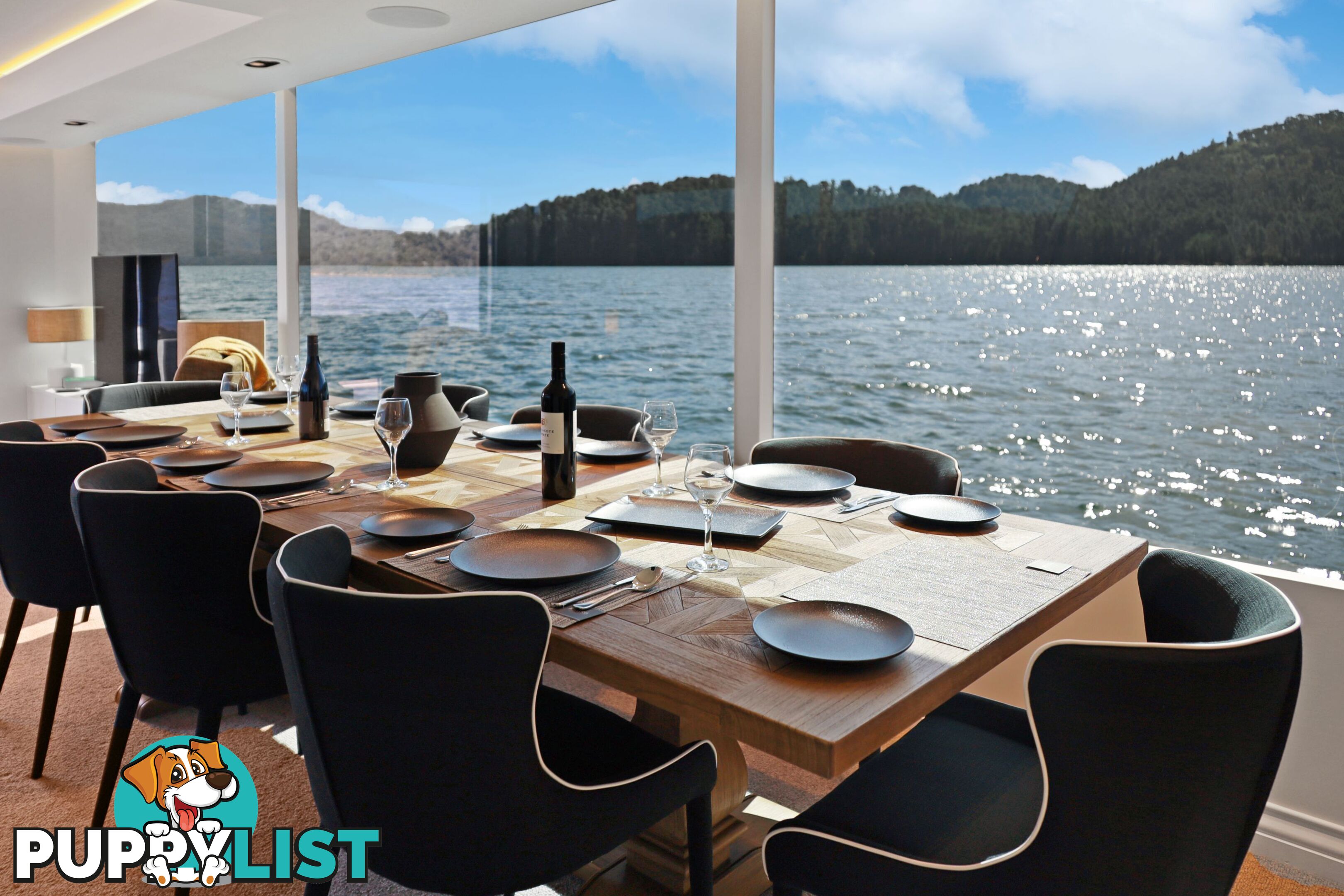 Signature Houseboat Holiday Home on Lake Eildon