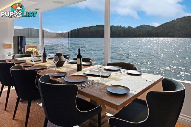 Signature Houseboat Holiday Home on Lake Eildon