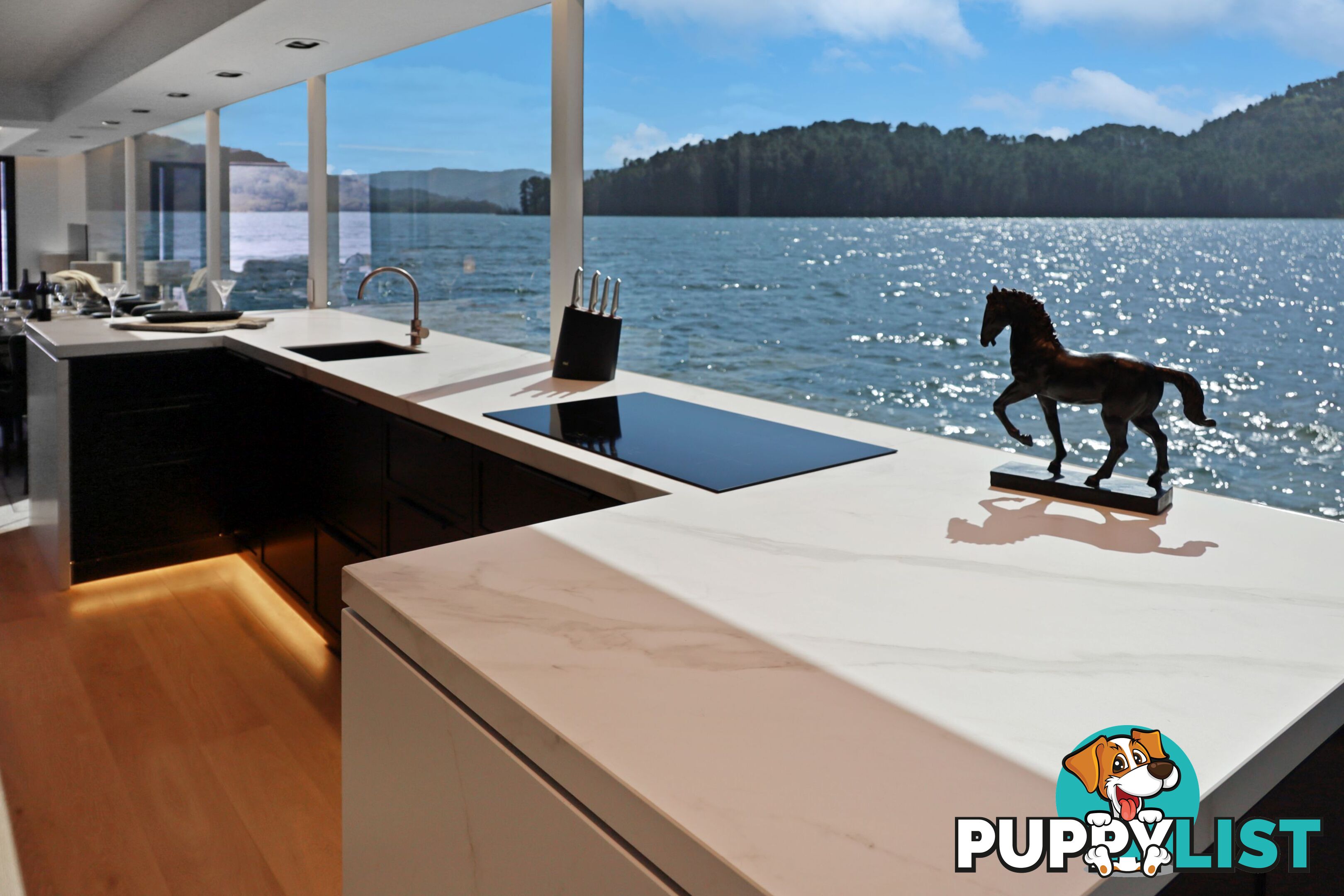 Signature Houseboat Holiday Home on Lake Eildon