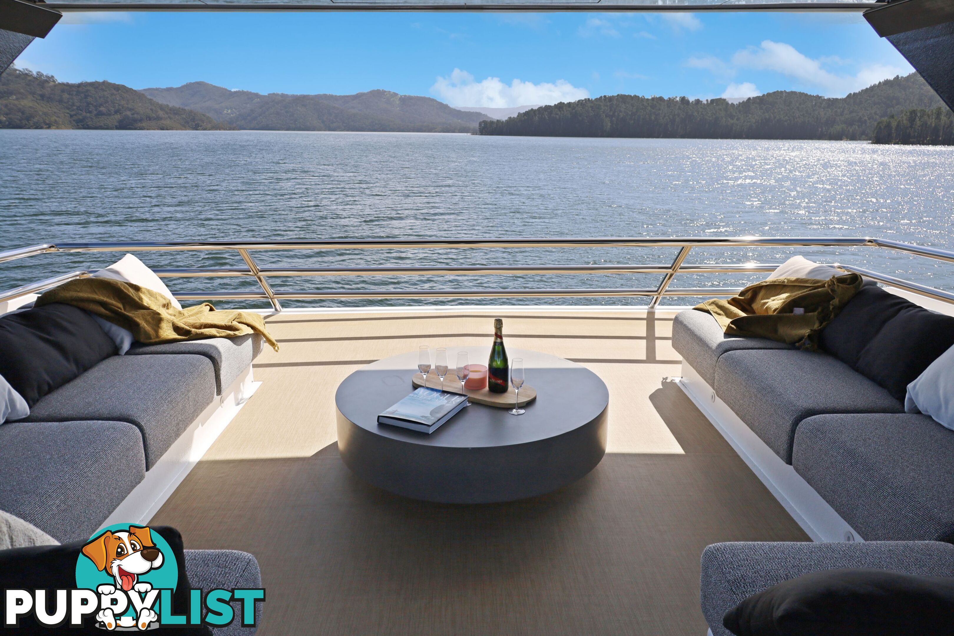 Signature Houseboat Holiday Home on Lake Eildon