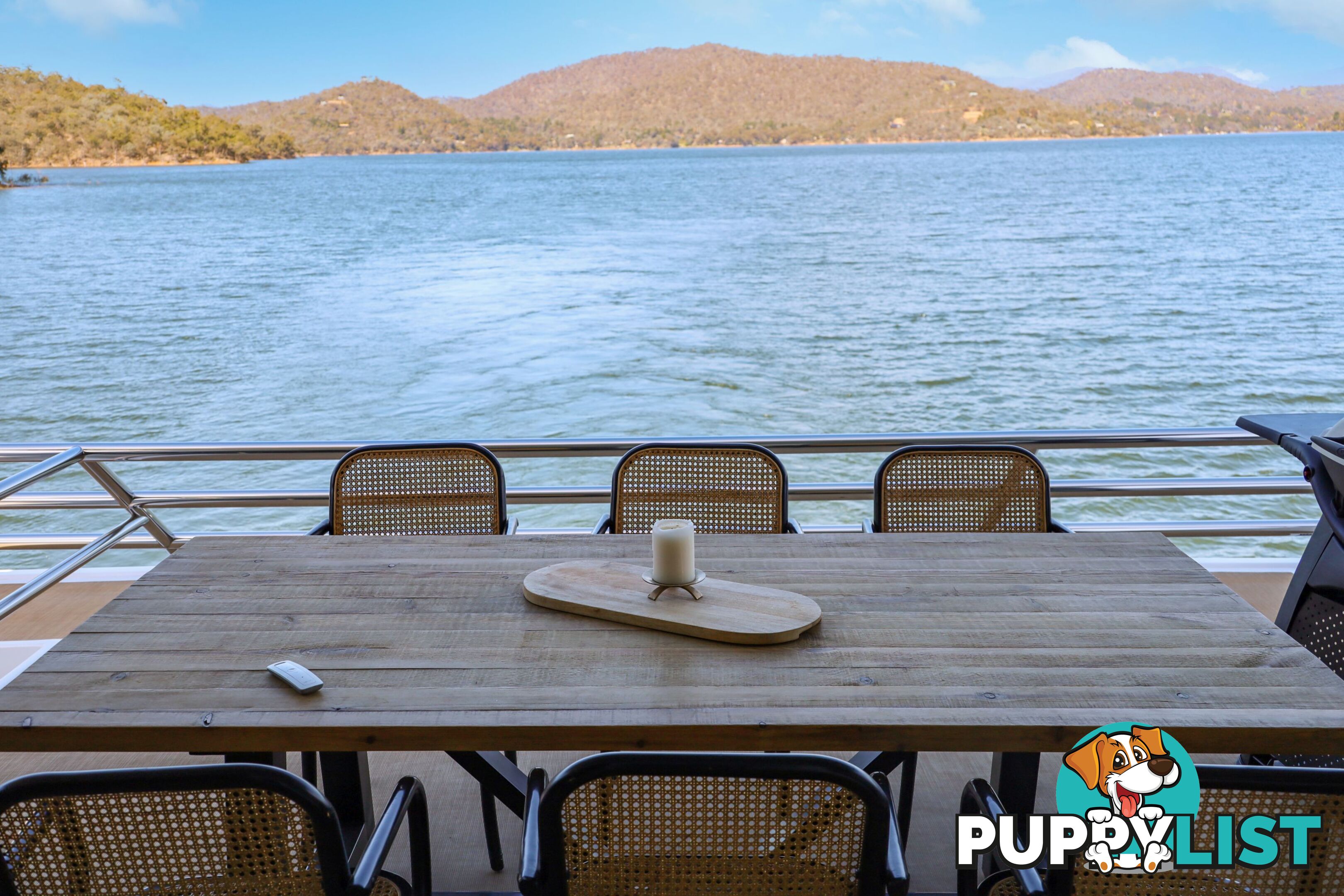 Signature Houseboat Holiday Home on Lake Eildon