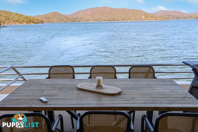 Signature Houseboat Holiday Home on Lake Eildon