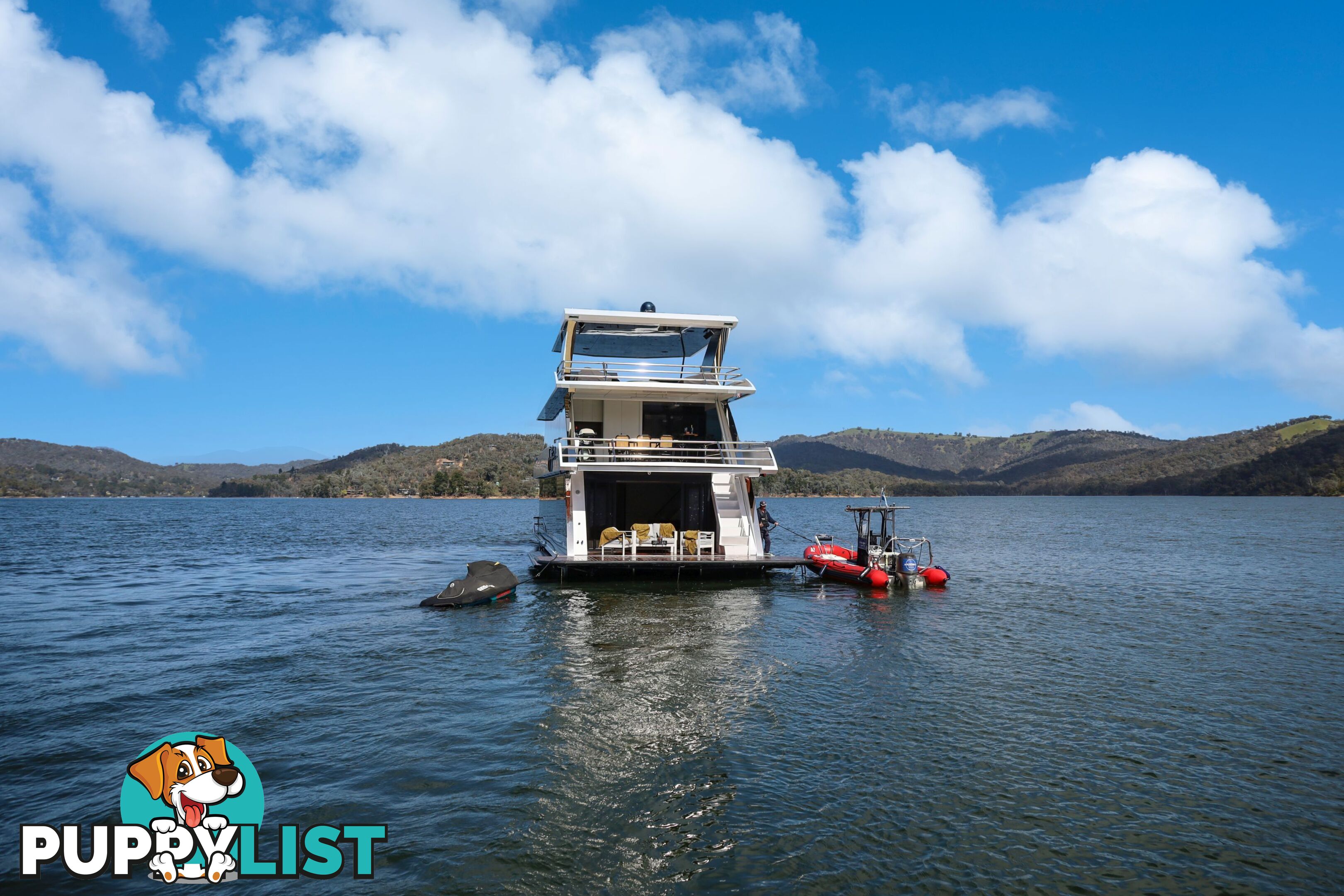 Signature Houseboat Holiday Home on Lake Eildon