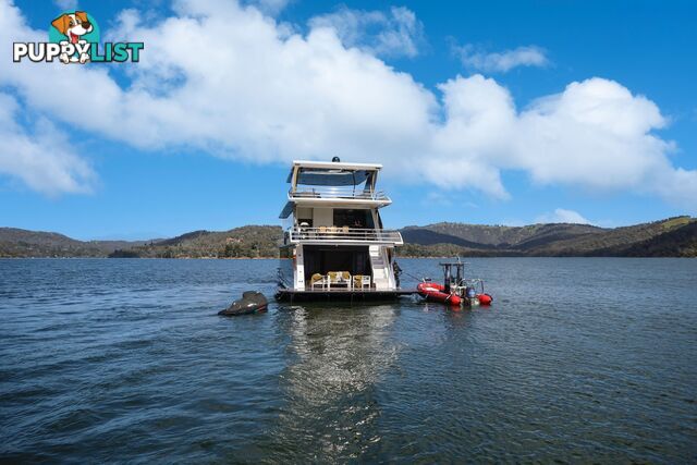 Signature Houseboat Holiday Home on Lake Eildon