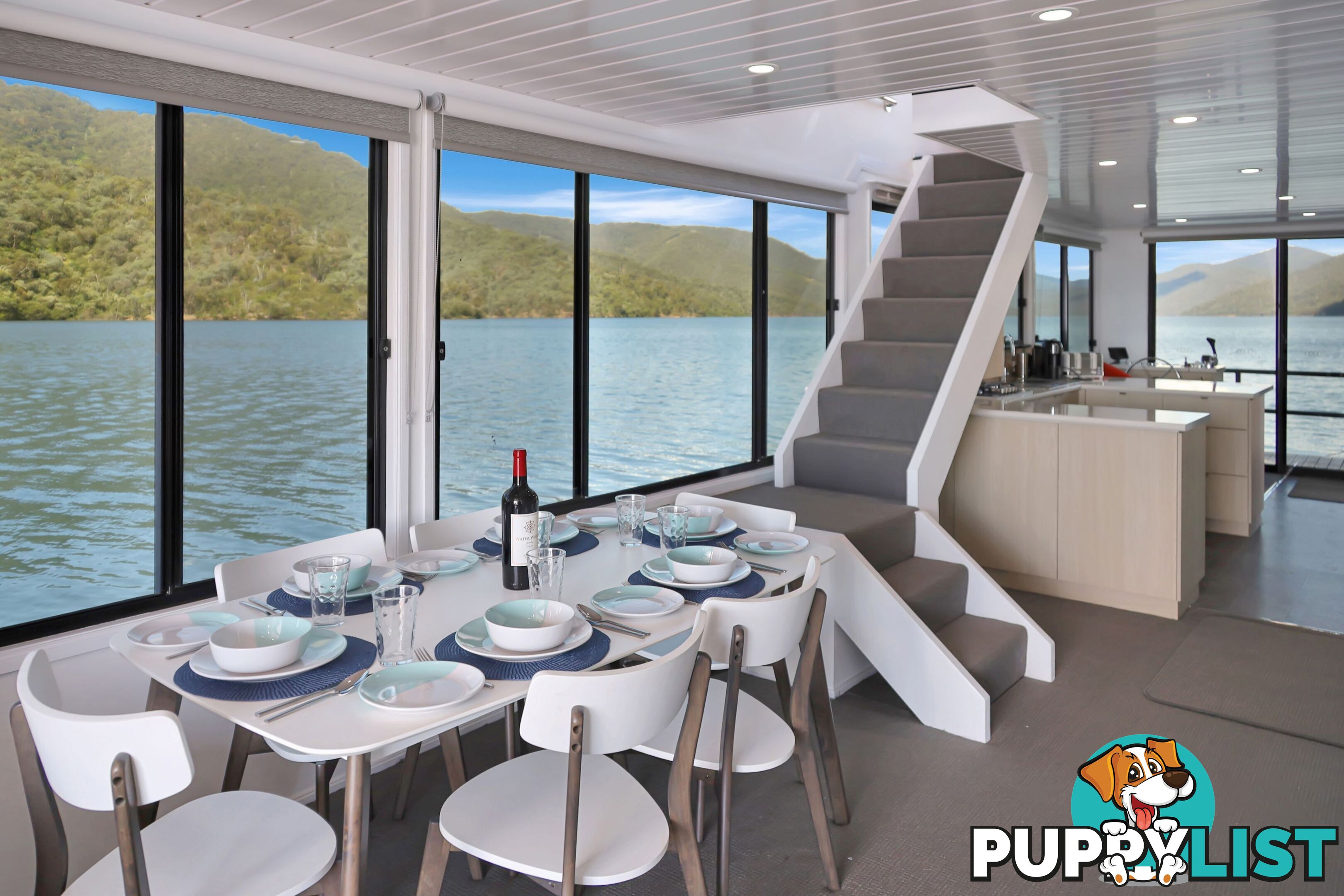 Intrepid Houseboat Holiday Home on Lake Eildon